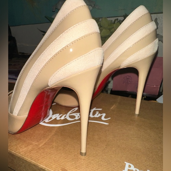 Christian Louboutin - Picture 8 of 8